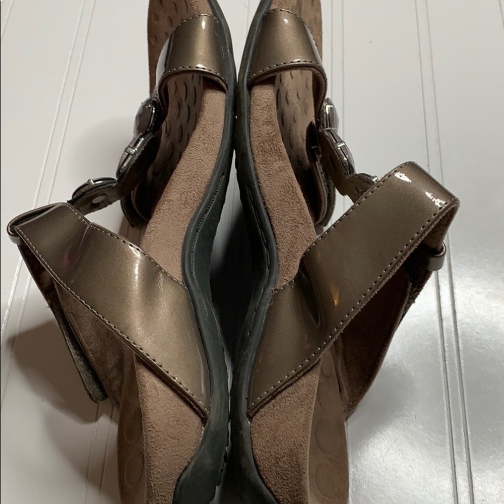 Orthaheel Vionic Bany Jeweled Tan Sandal Sz 6. VIO0123 - Picture 6 of 6